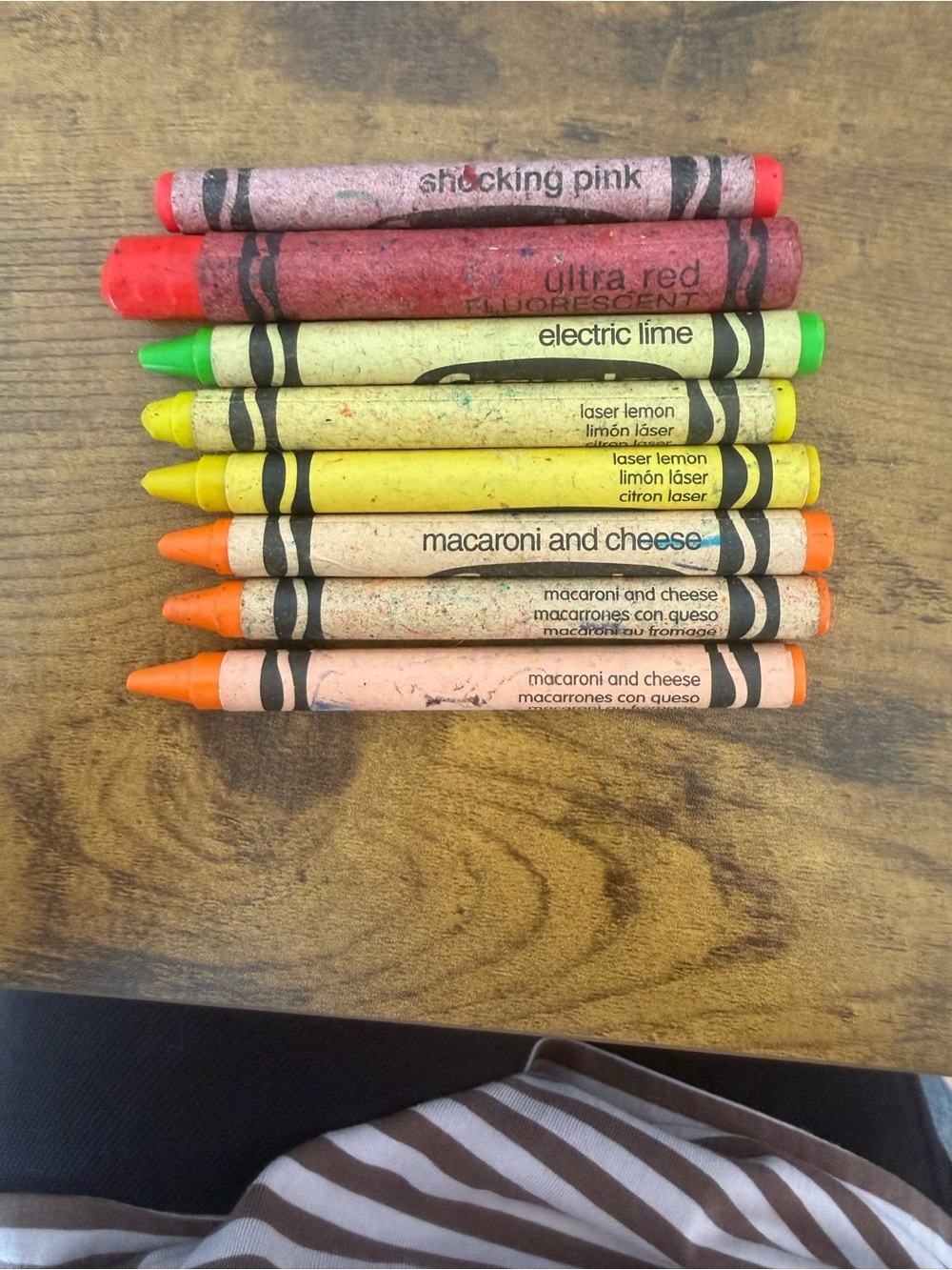 Set of vintage / collectible / discontinued Crayola crayons - assorted